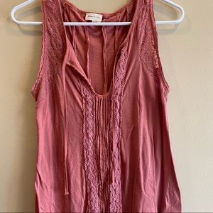 Meadow rue keyhole top